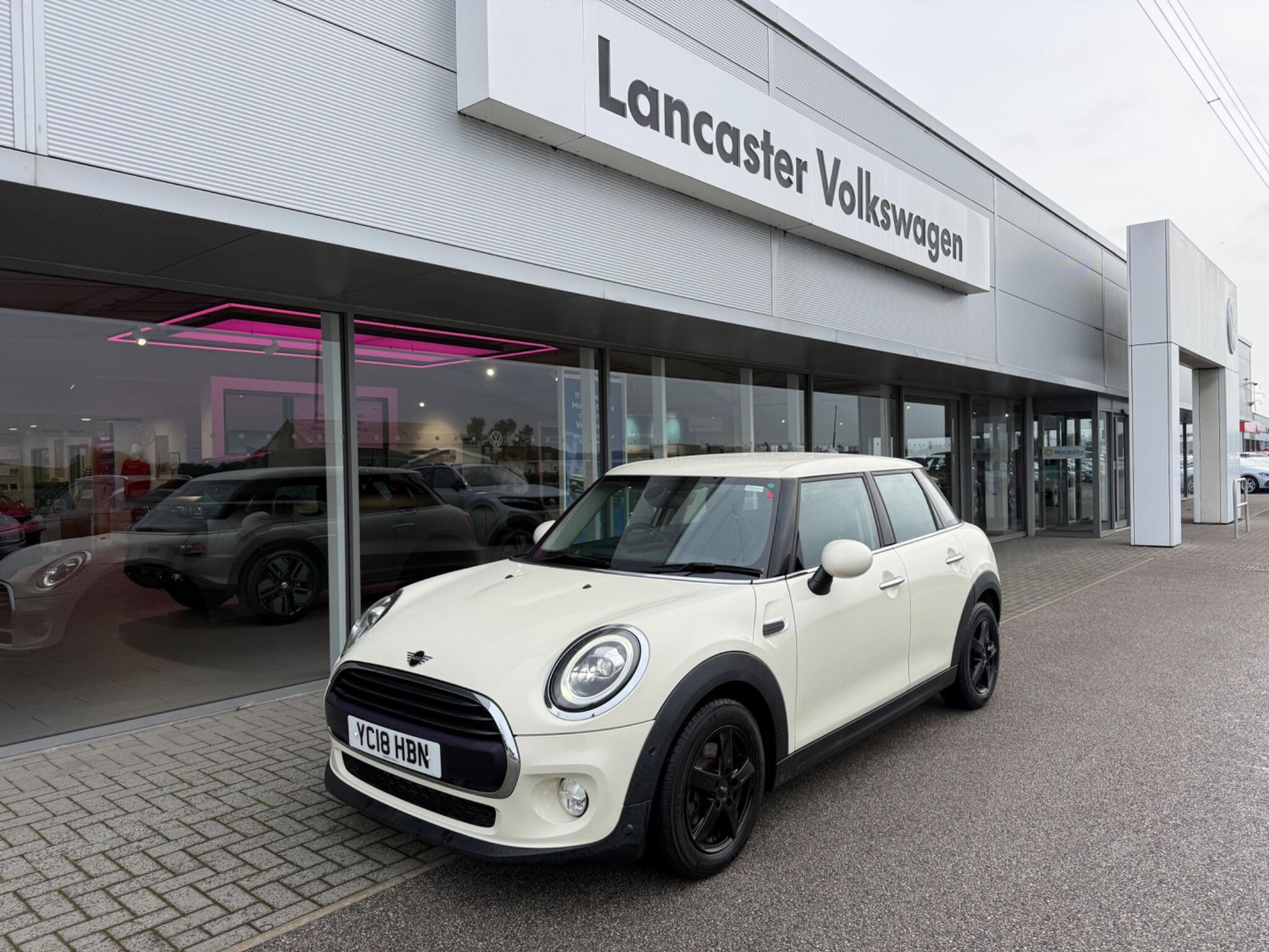 Main listing image - MINI Hatchback