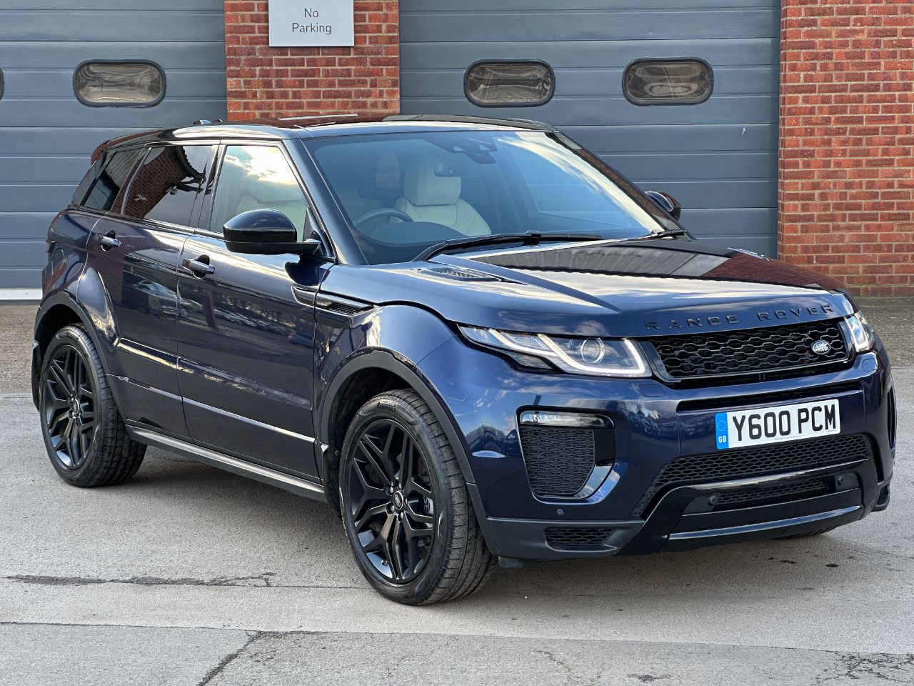 Main listing image - Land Rover Range Rover Evoque