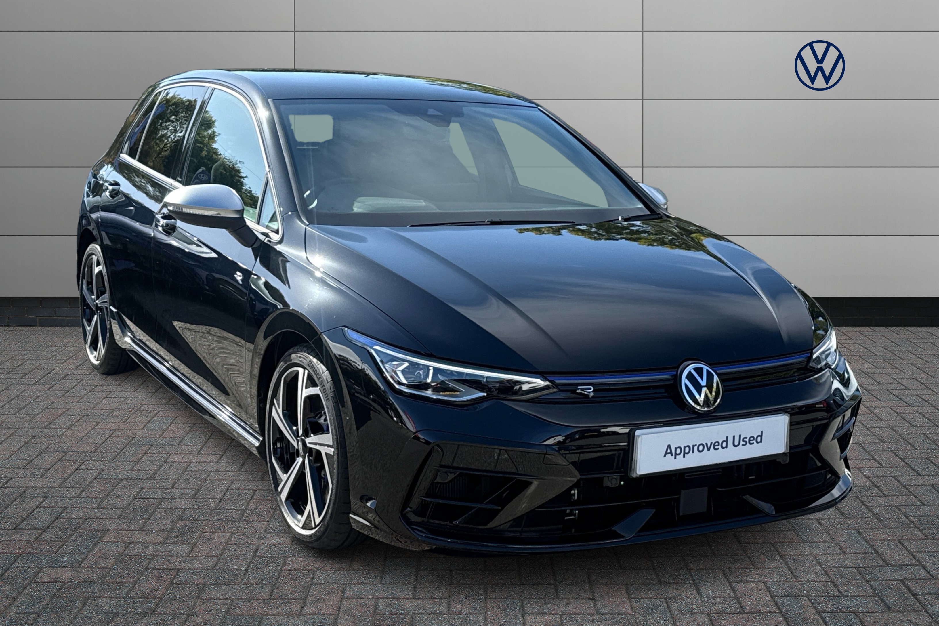 Main listing image - Volkswagen Golf R