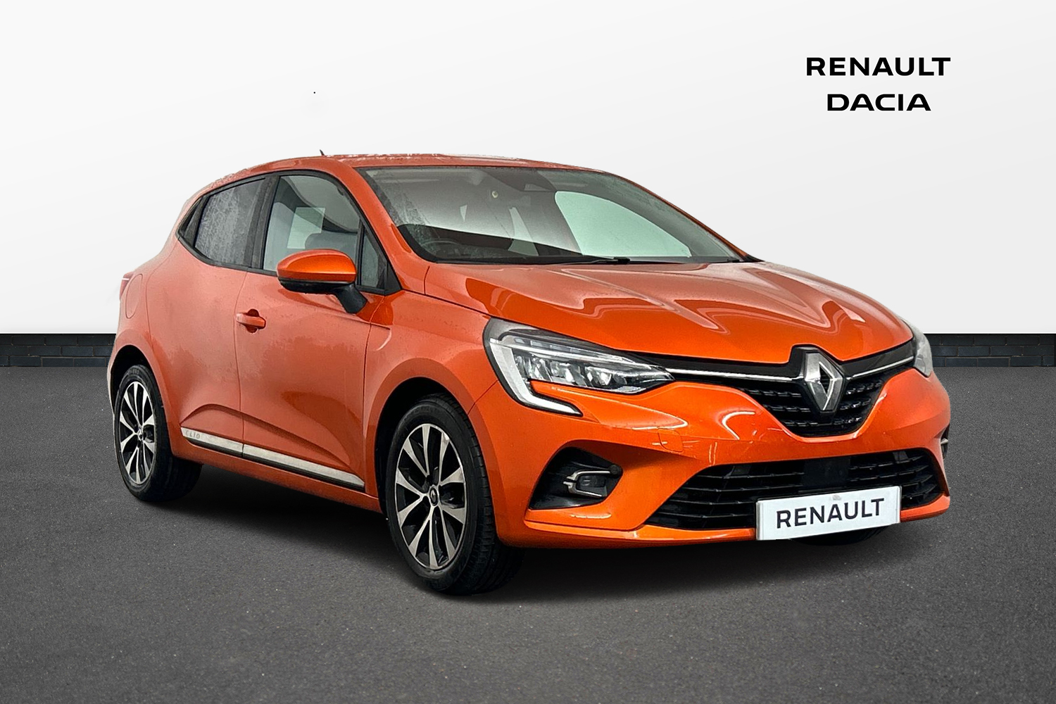 Main listing image - Renault Clio