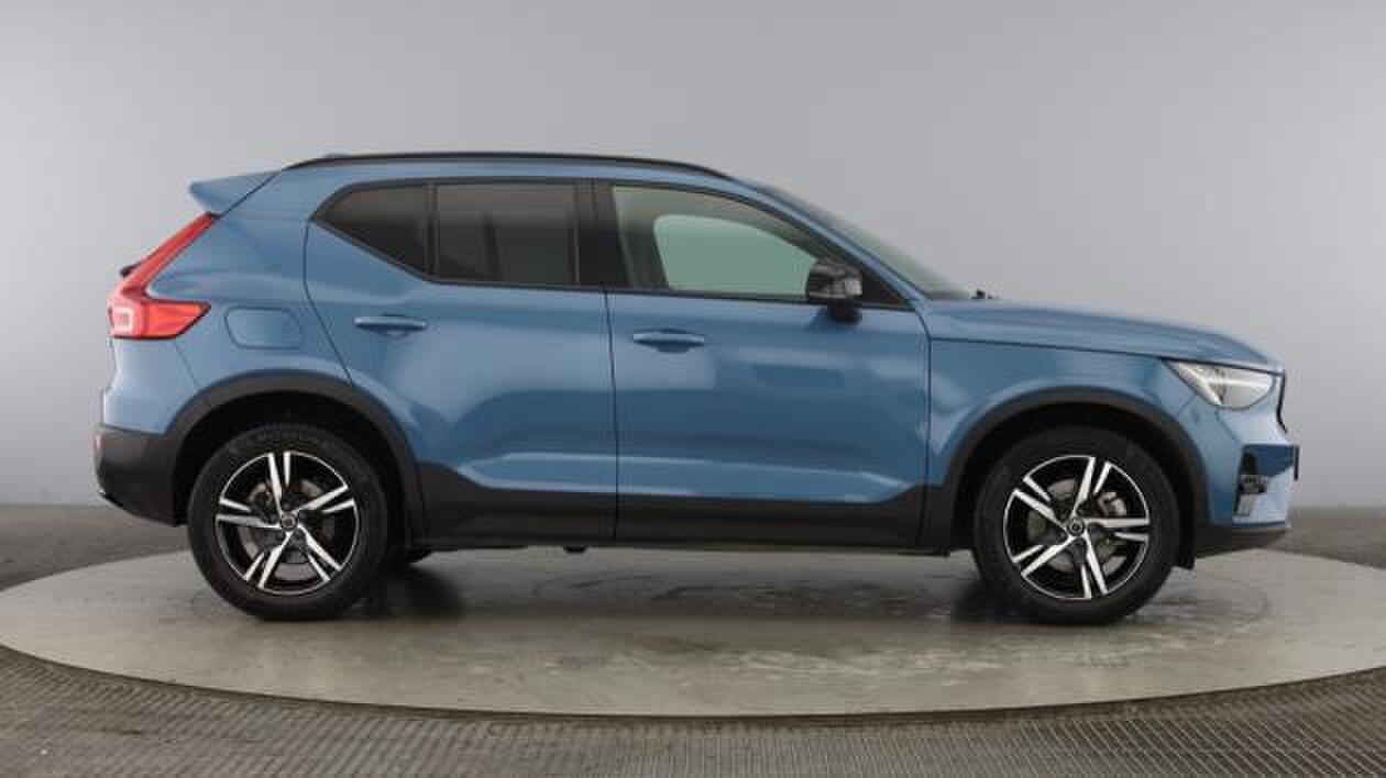Main listing image - Volvo XC40