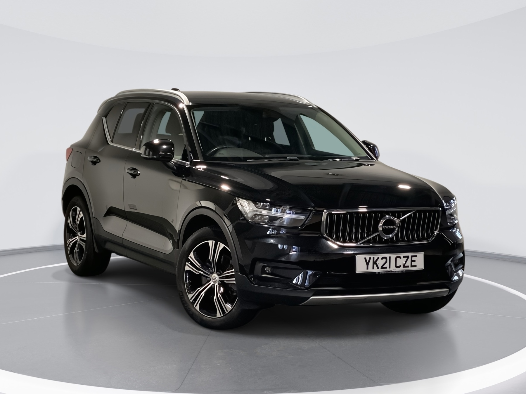 Main listing image - Volvo XC40 Recharge