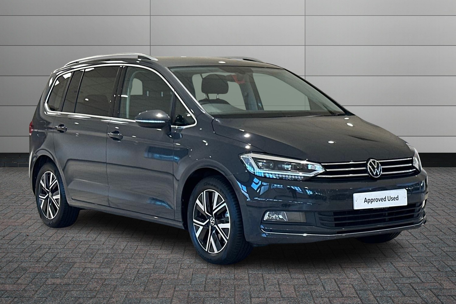 Main listing image - Volkswagen Touran