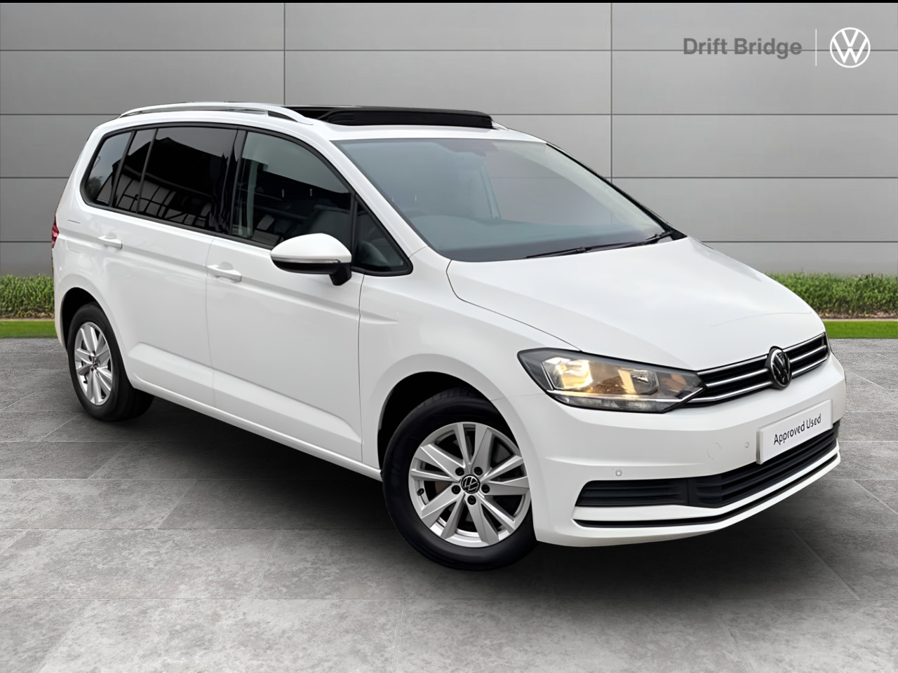 Main listing image - Volkswagen Touran