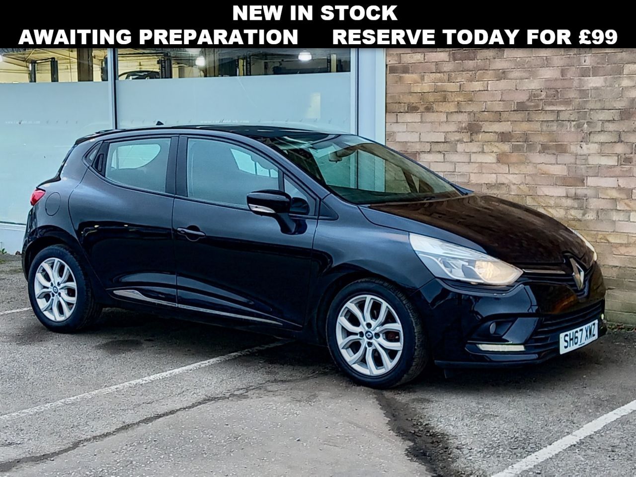 Main listing image - Renault Clio