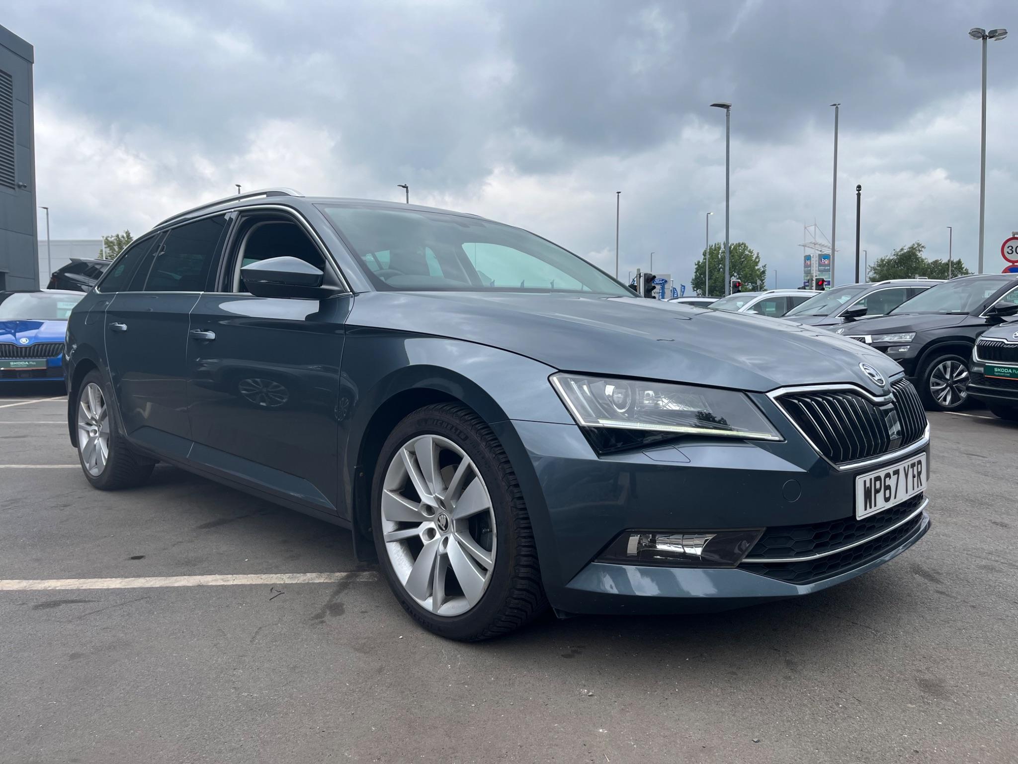 Main listing image - Skoda Superb Estate