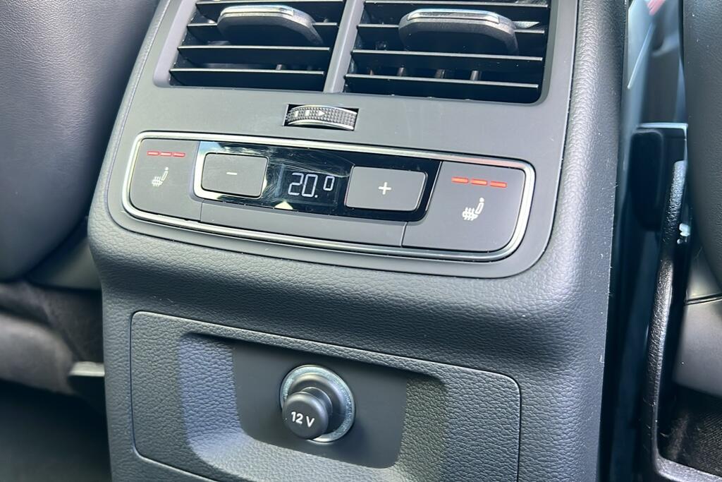 Main listing image - Audi RS4