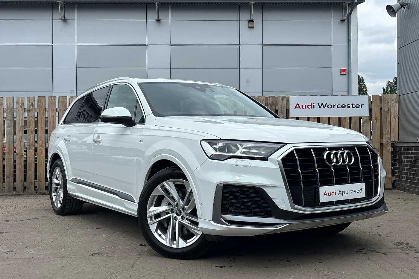 Main listing image - Audi Q7