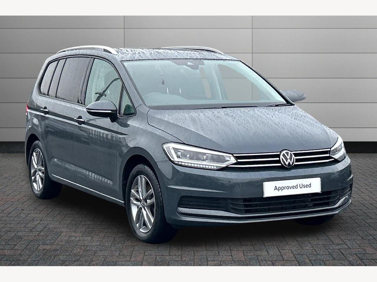 Main listing image - Volkswagen Touran