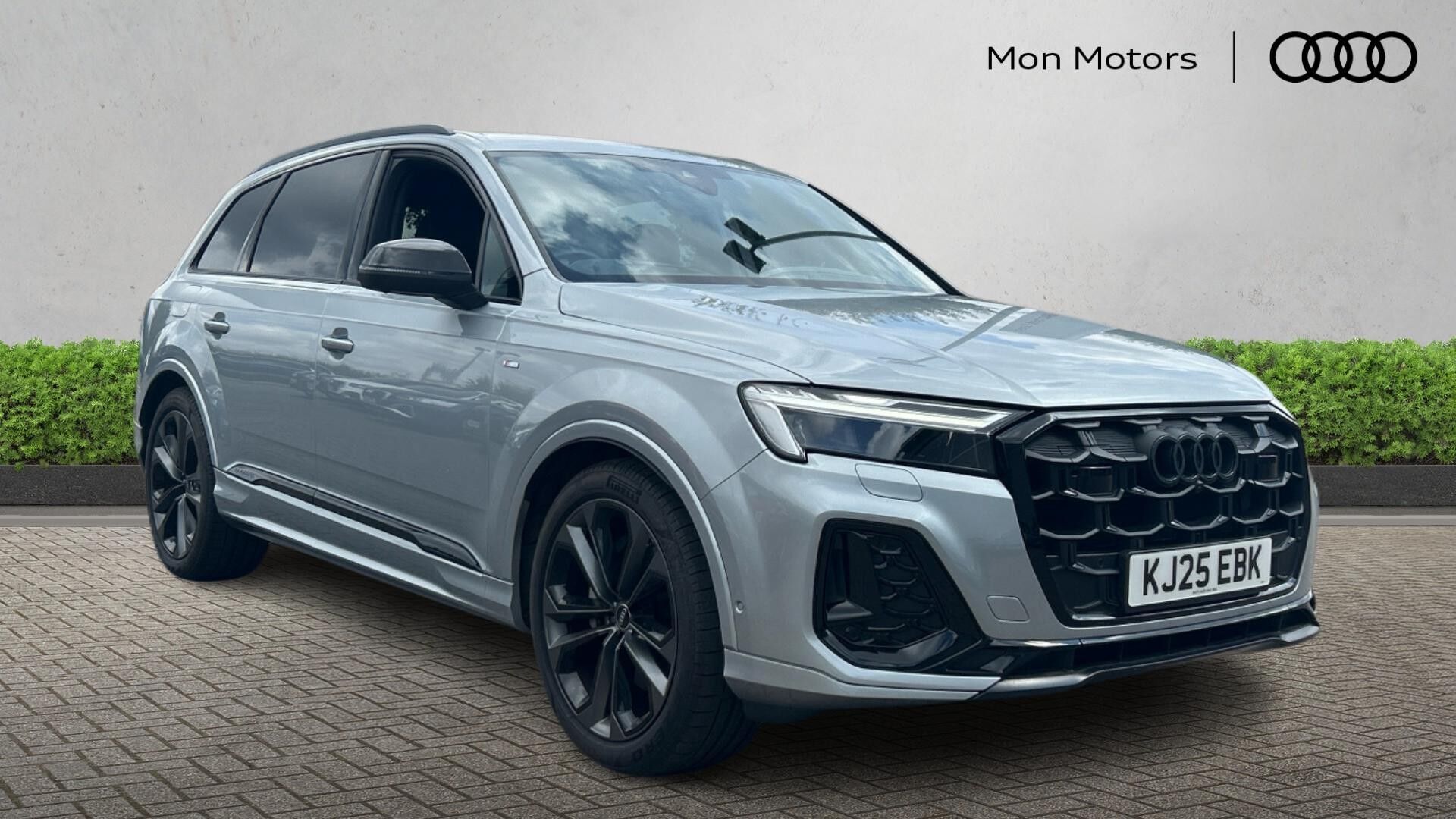 Main listing image - Audi Q7