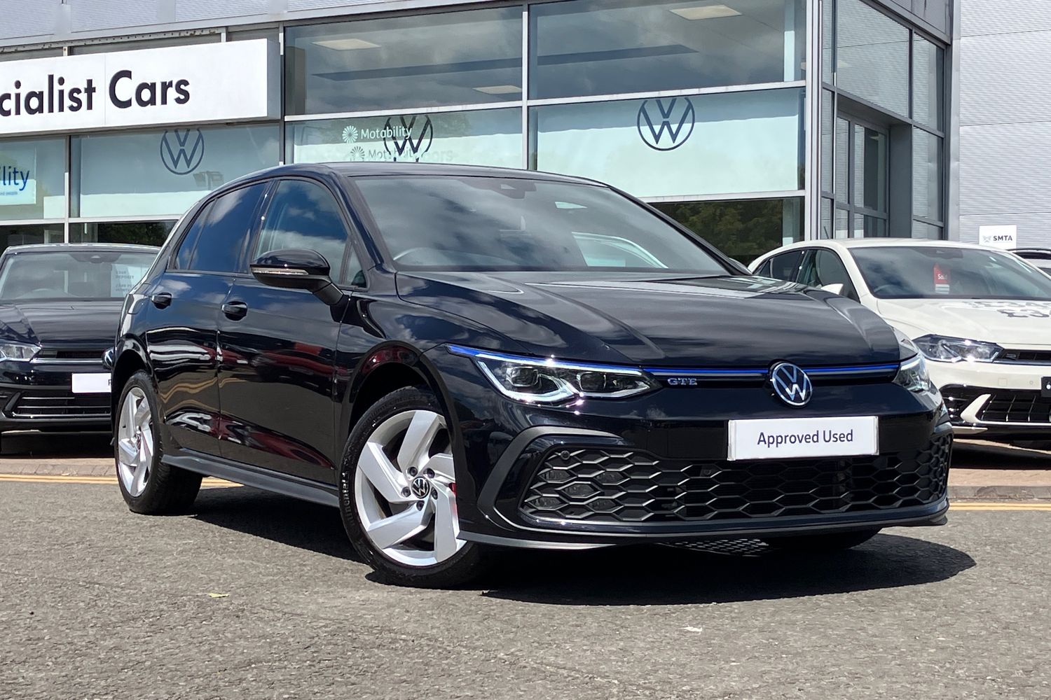 Main listing image - Volkswagen Golf GTE