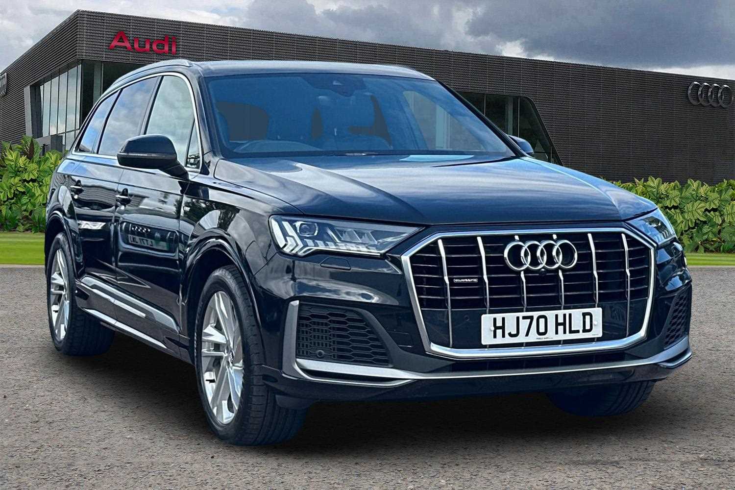 Main listing image - Audi Q7