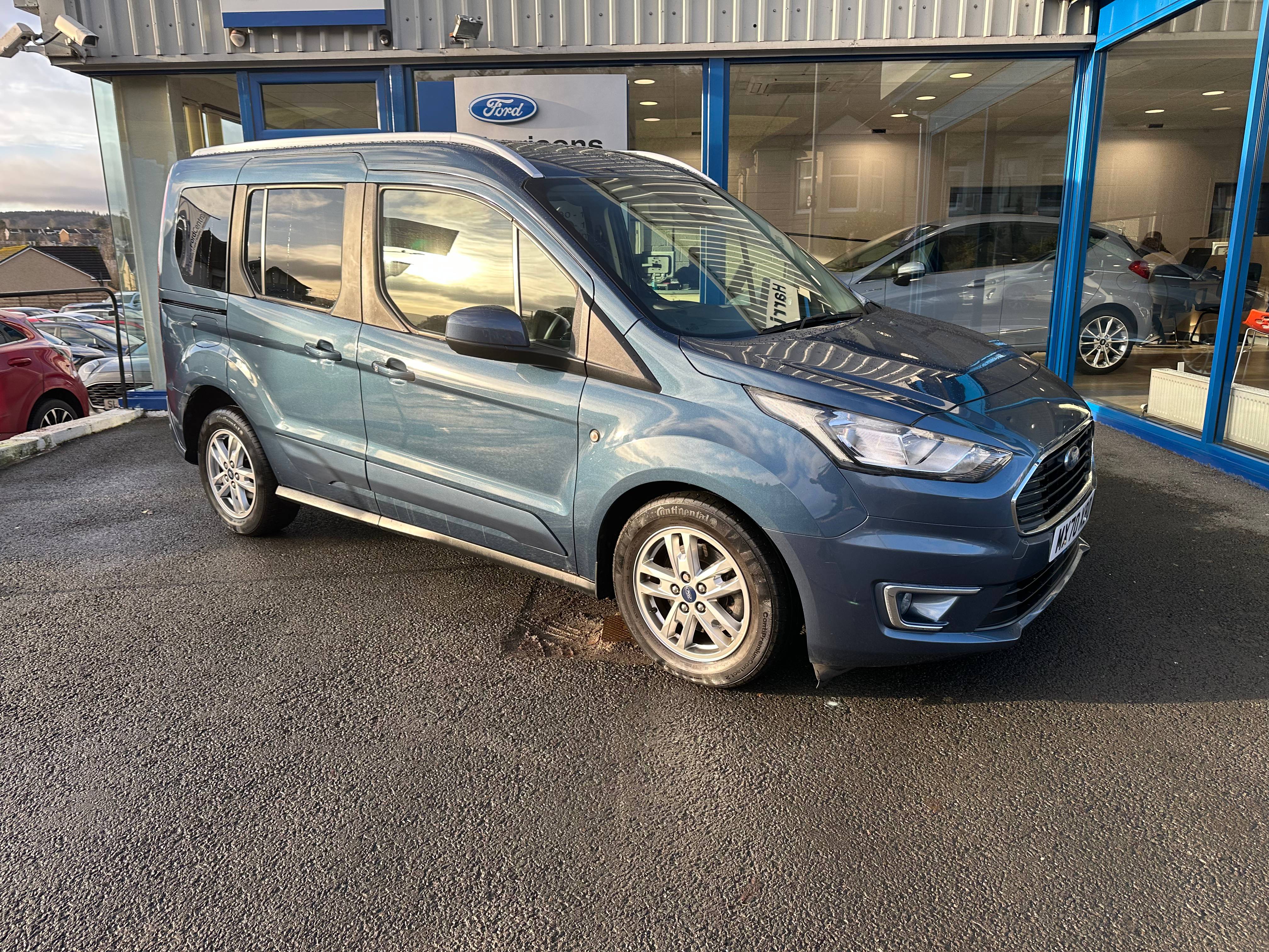 Main listing image - Ford Tourneo Connect