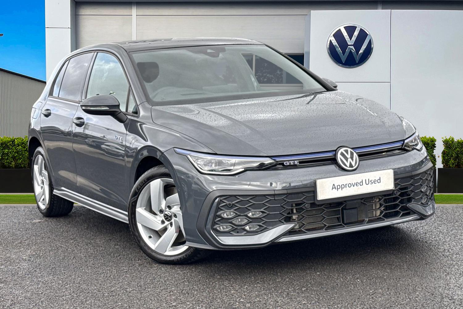 Main listing image - Volkswagen Golf GTE