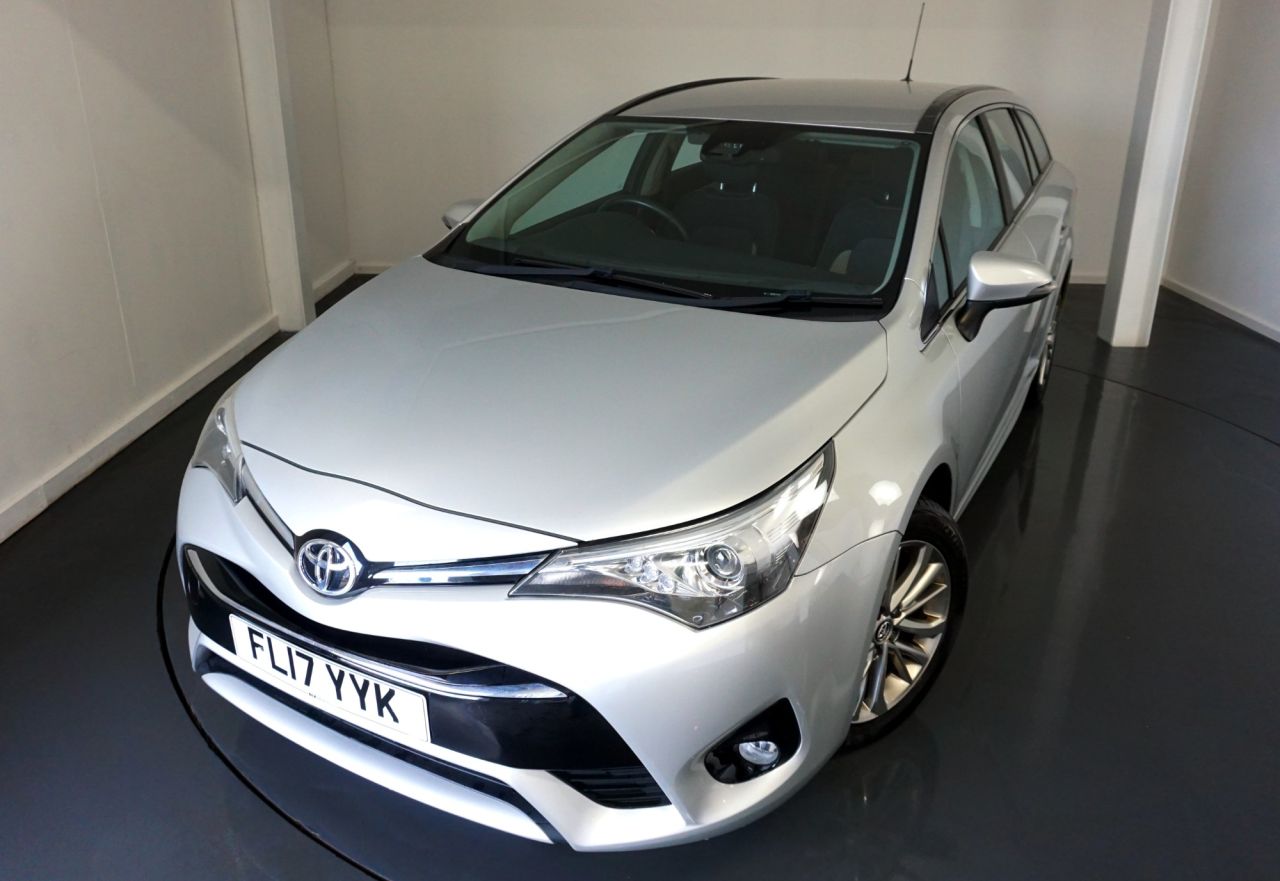 Main listing image - Toyota Avensis