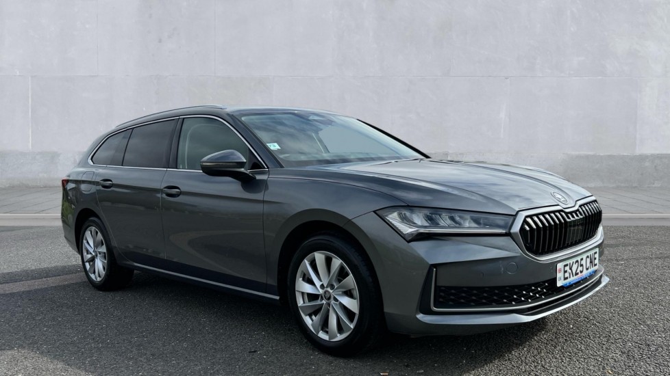 Main listing image - Skoda Superb Estate