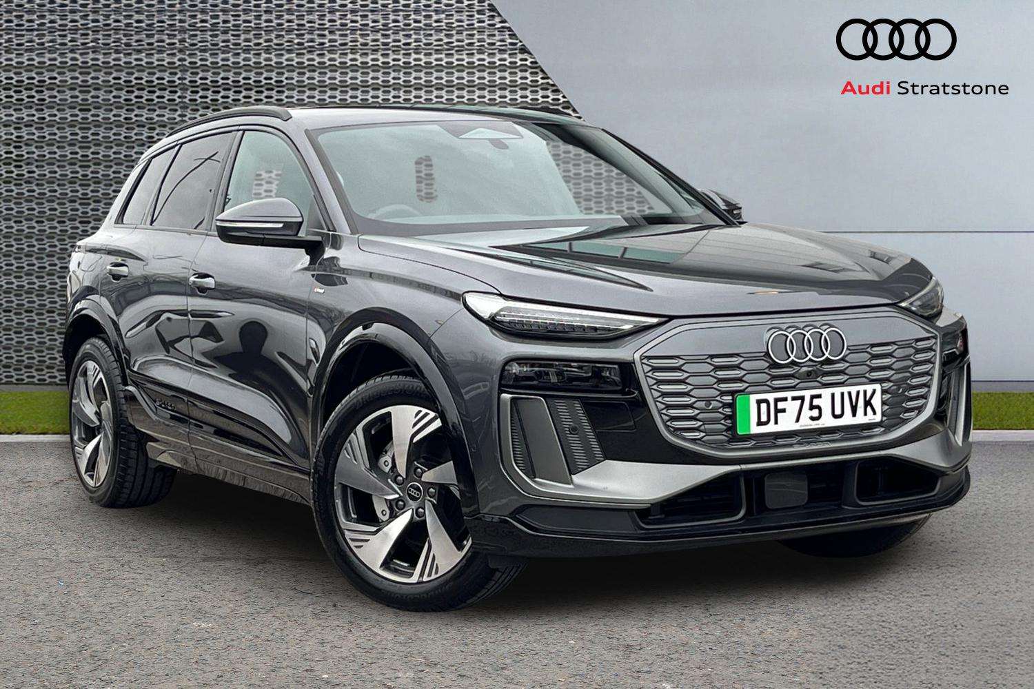 Main listing image - Audi Q6 e-tron