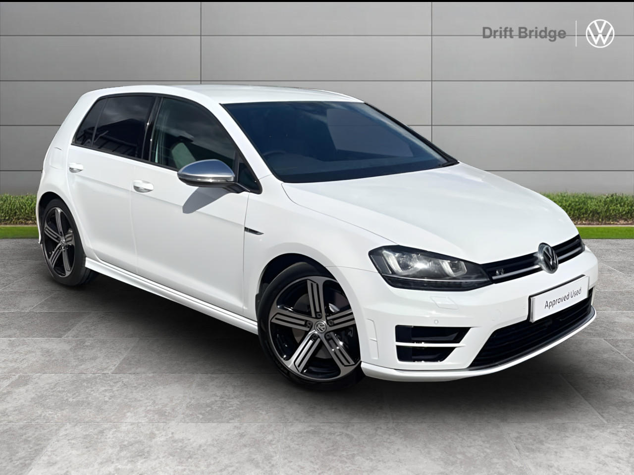 Main listing image - Volkswagen Golf R