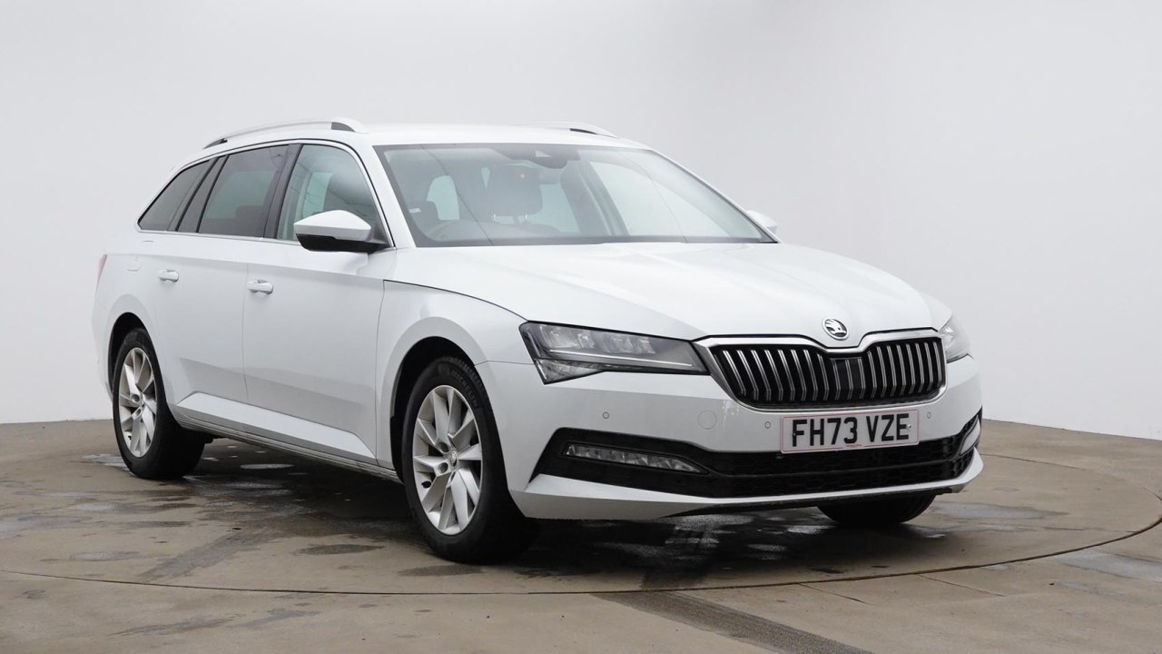 Main listing image - Skoda Superb Estate