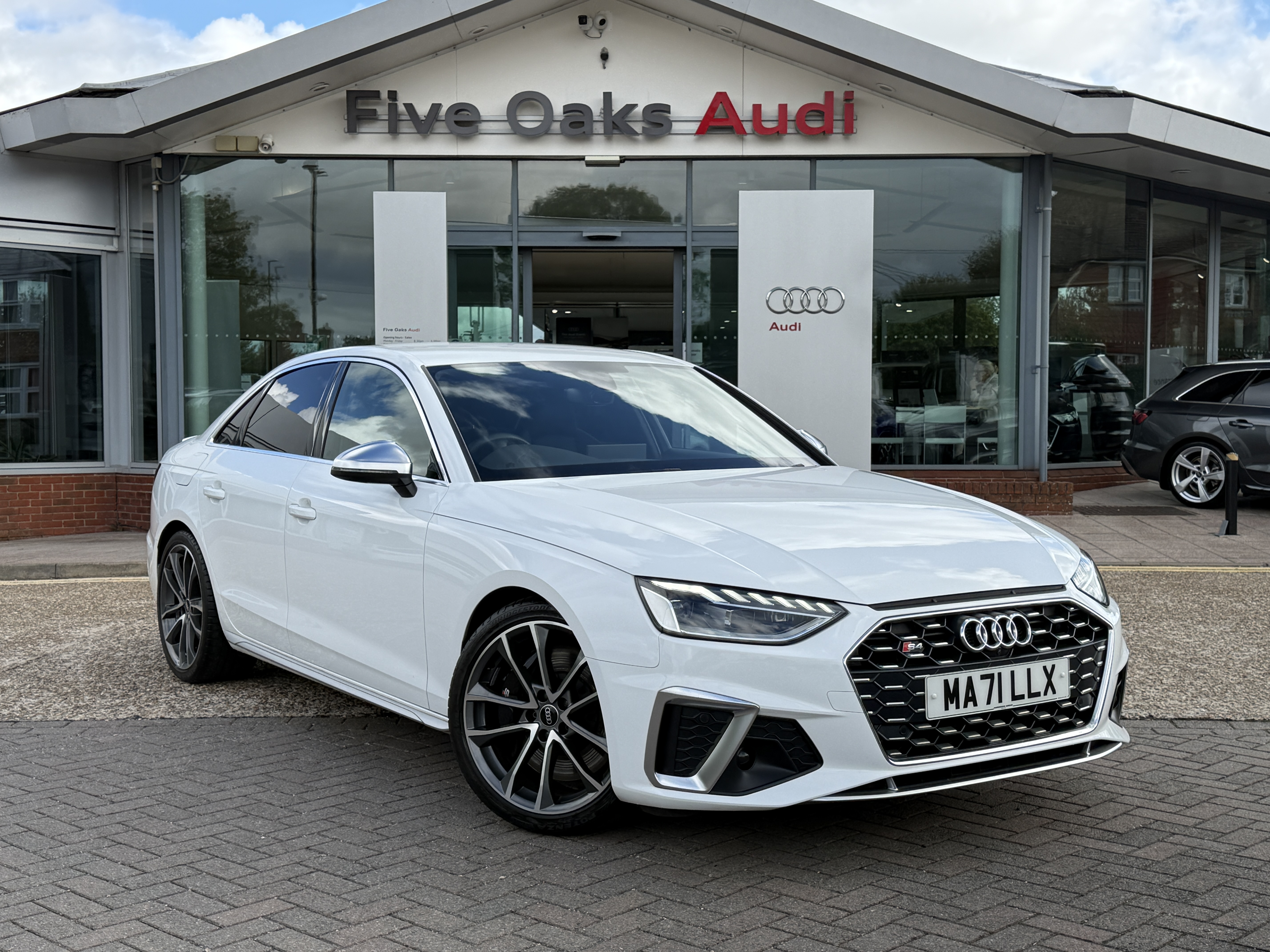 Main listing image - Audi A4