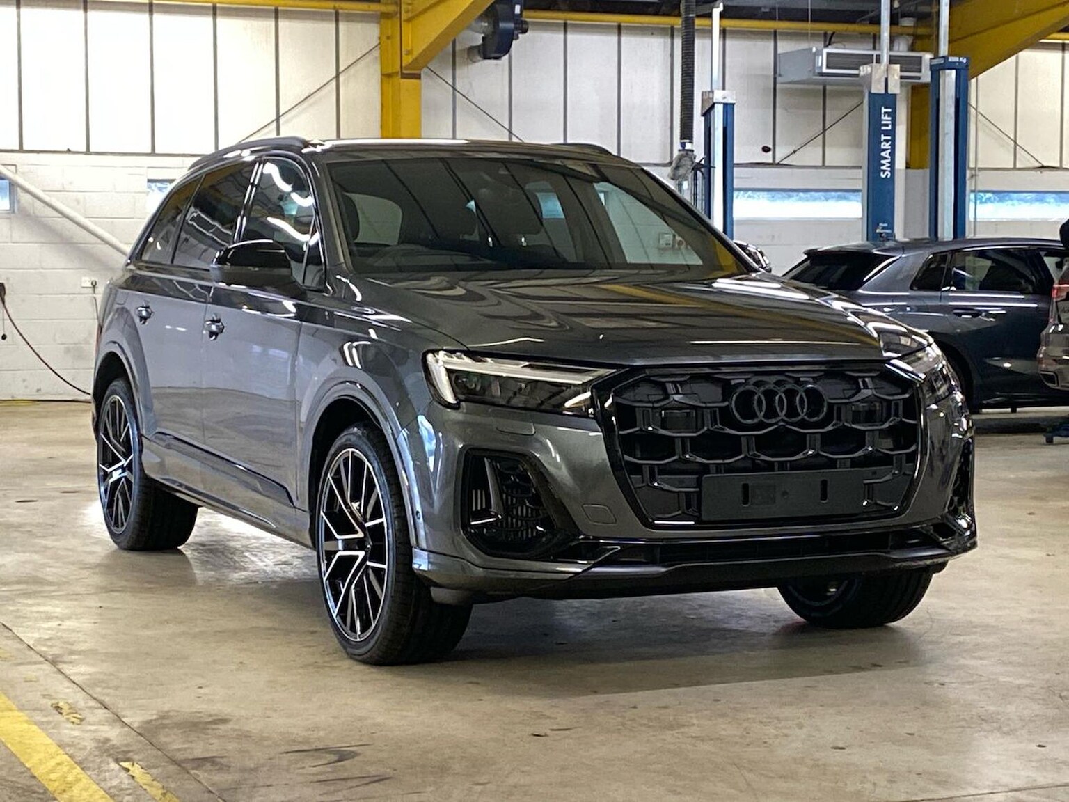 Main listing image - Audi Q7