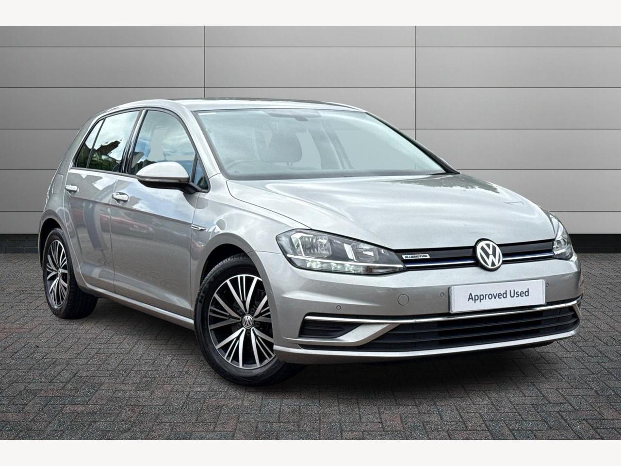 Main listing image - Volkswagen Golf