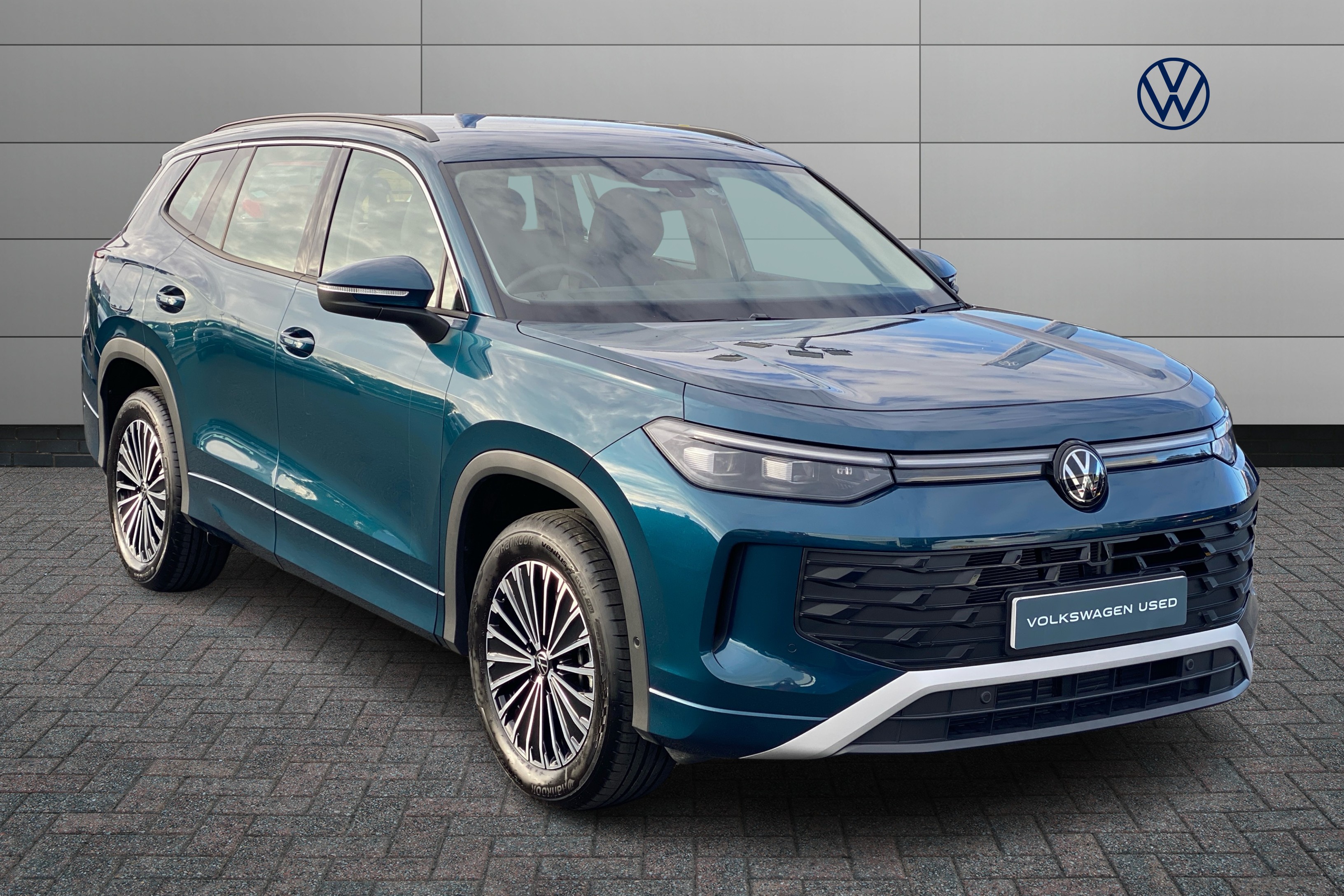 Main listing image - Volkswagen Tayron