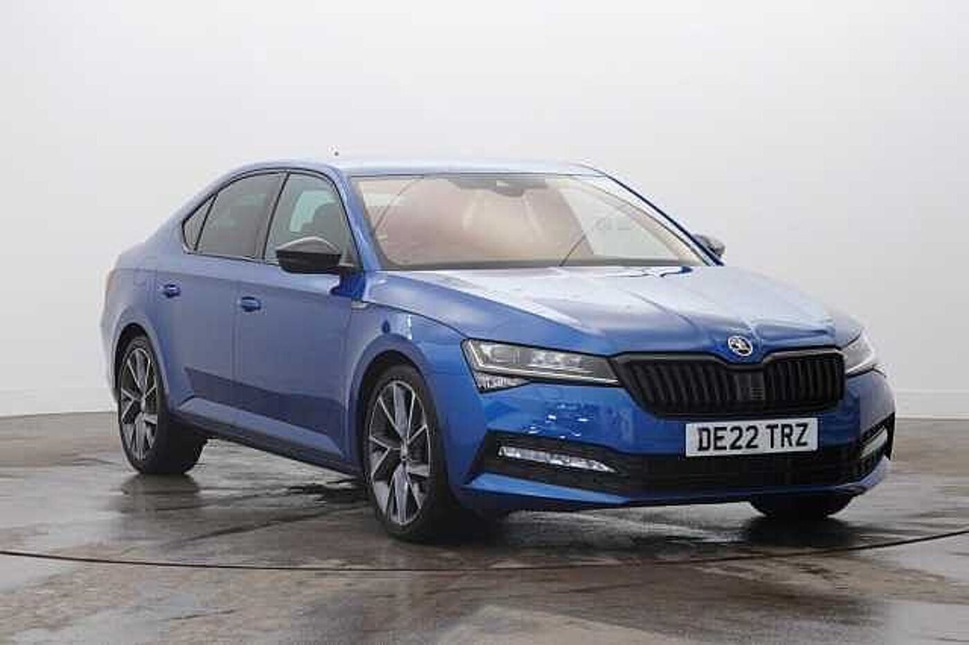 Main listing image - Skoda Superb