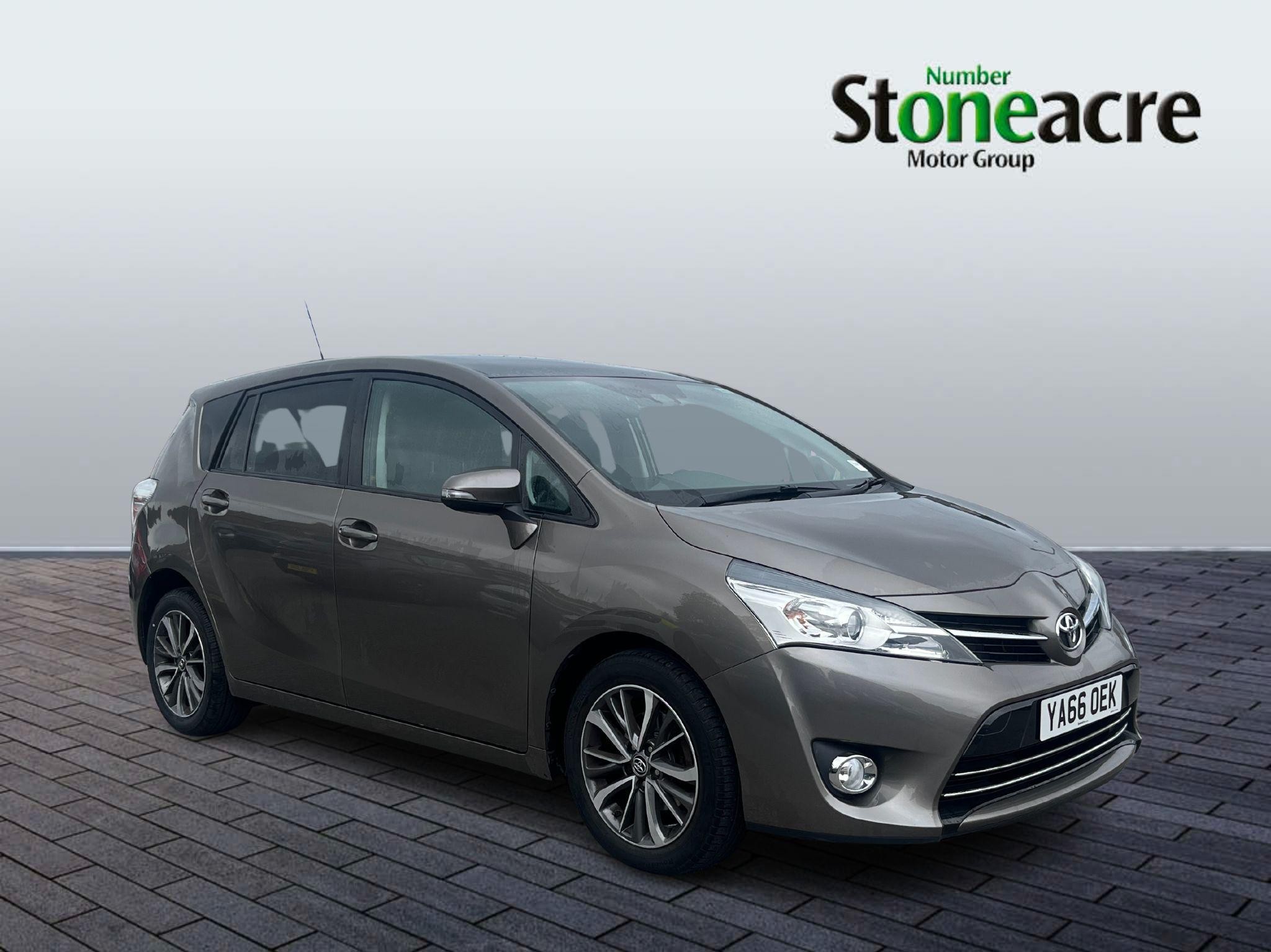 Main listing image - Toyota Verso