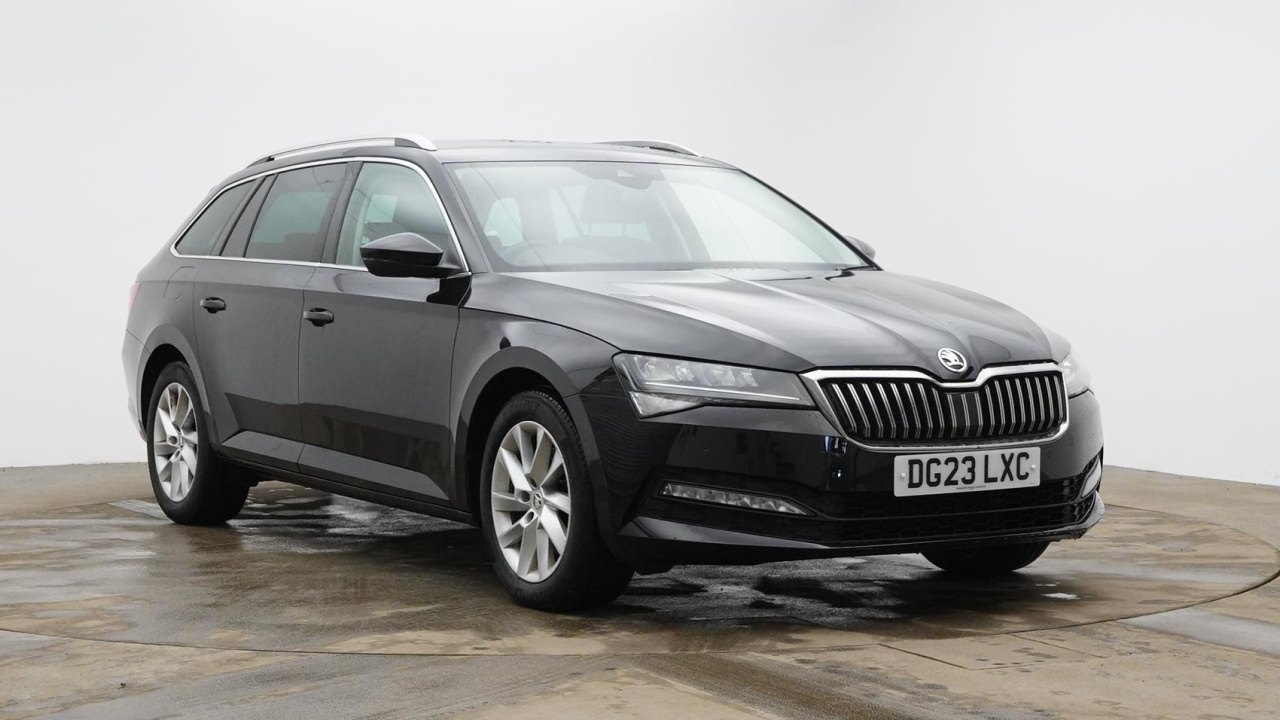 Main listing image - Skoda Superb Estate