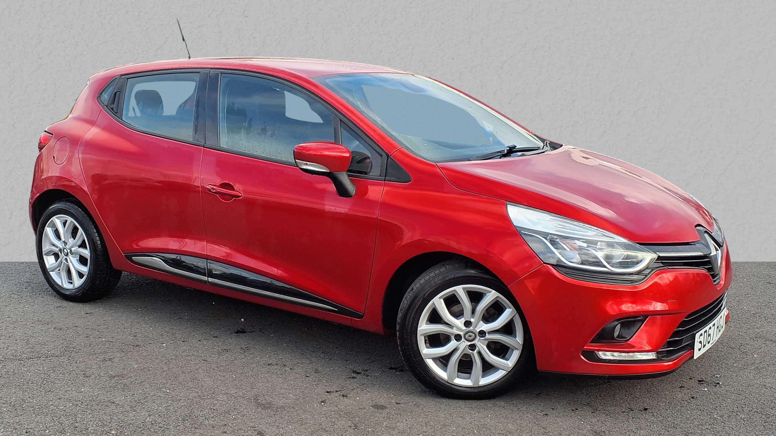 Main listing image - Renault Clio
