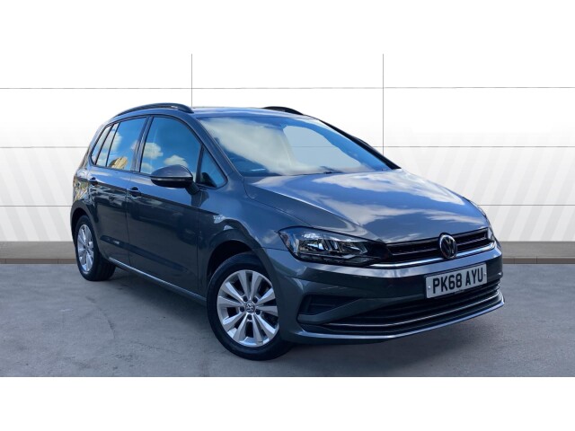 Main listing image - Volkswagen Golf SV