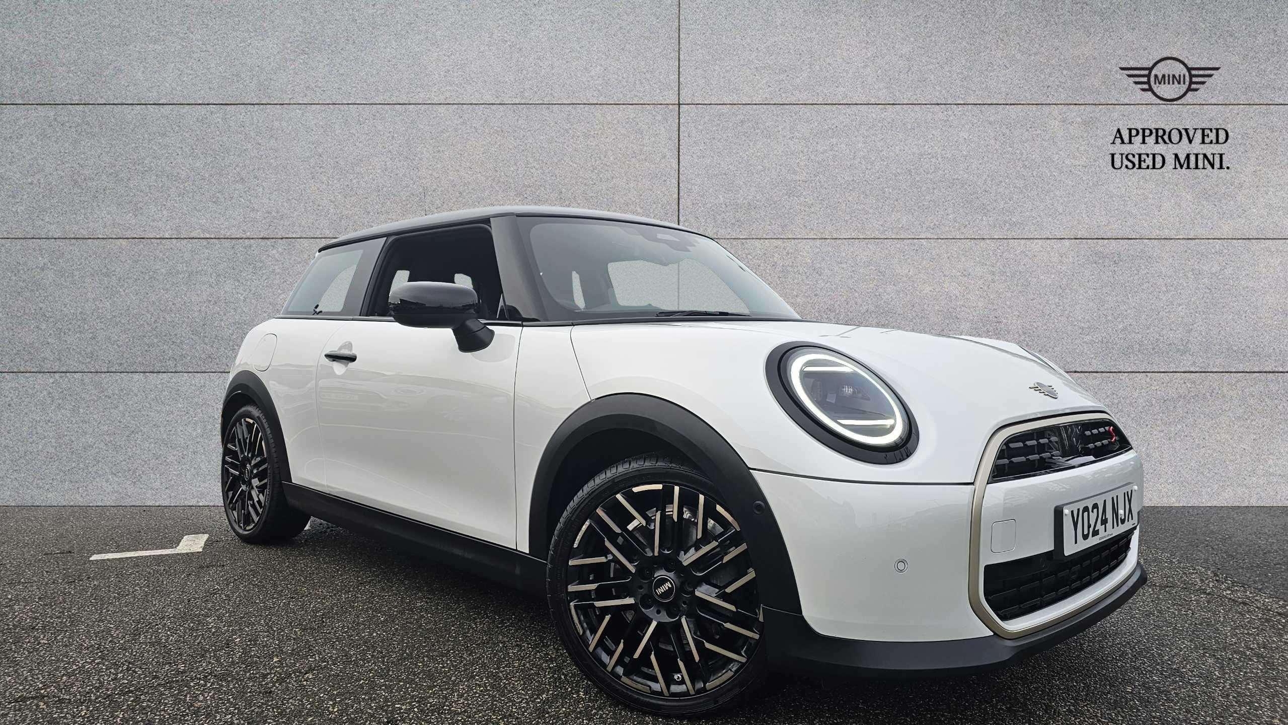 Main listing image - MINI Hatchback