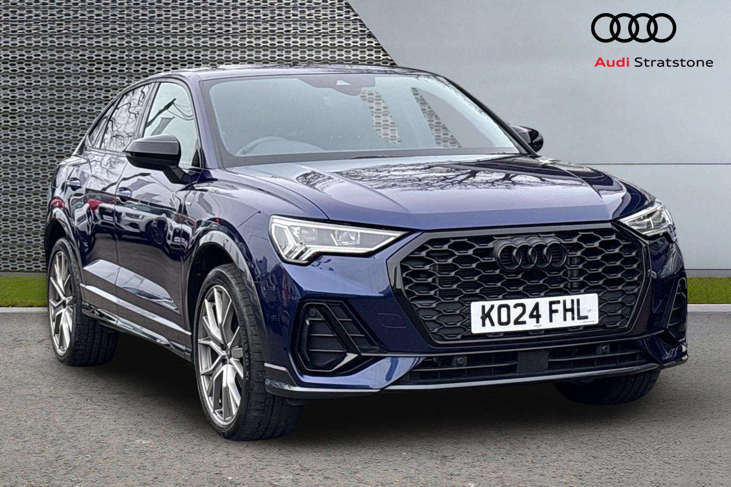 Main listing image - Audi Q3