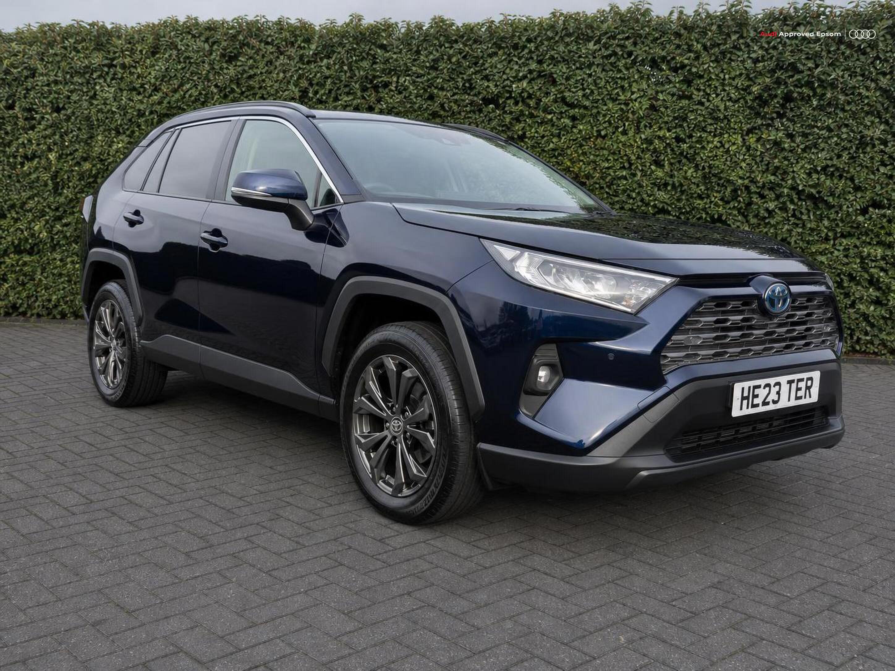 Main listing image - Toyota RAV4