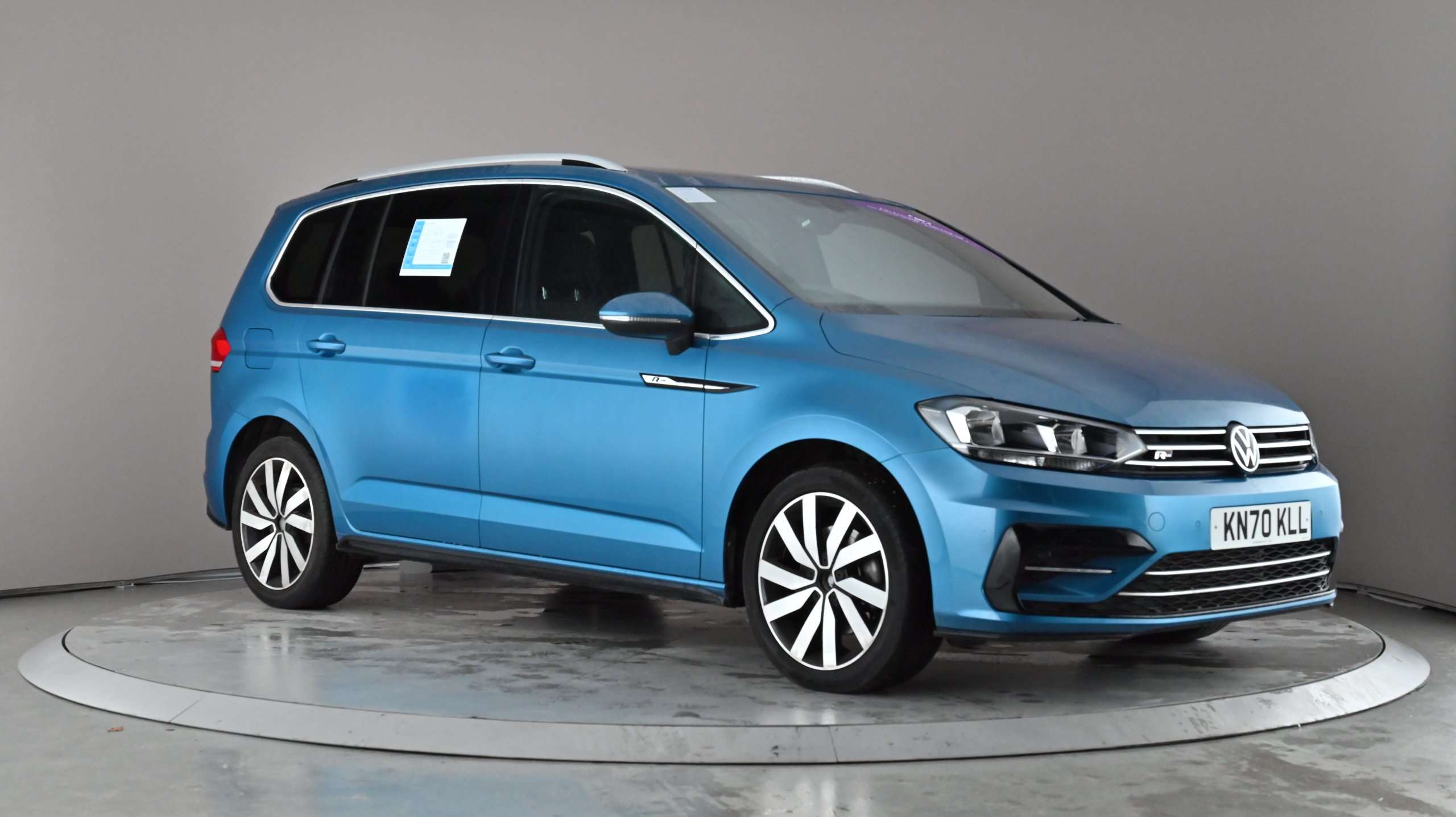Main listing image - Volkswagen Touran