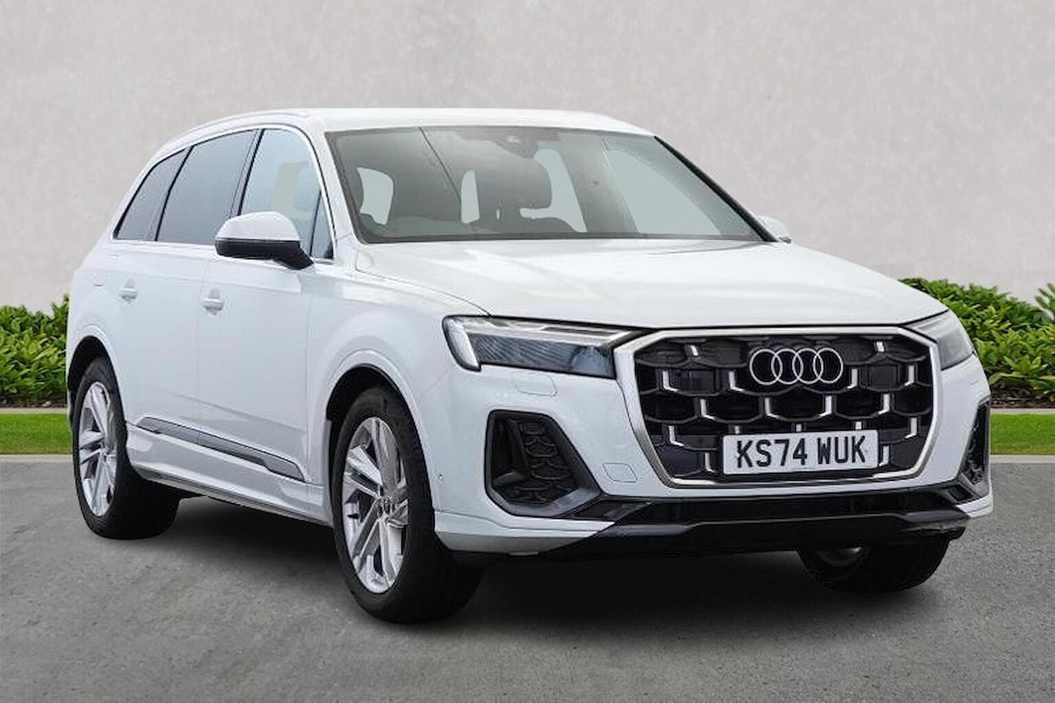 Main listing image - Audi Q7