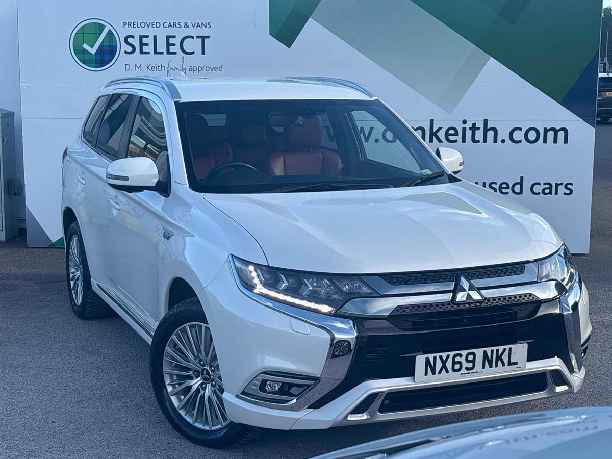 Main listing image - Mitsubishi Outlander