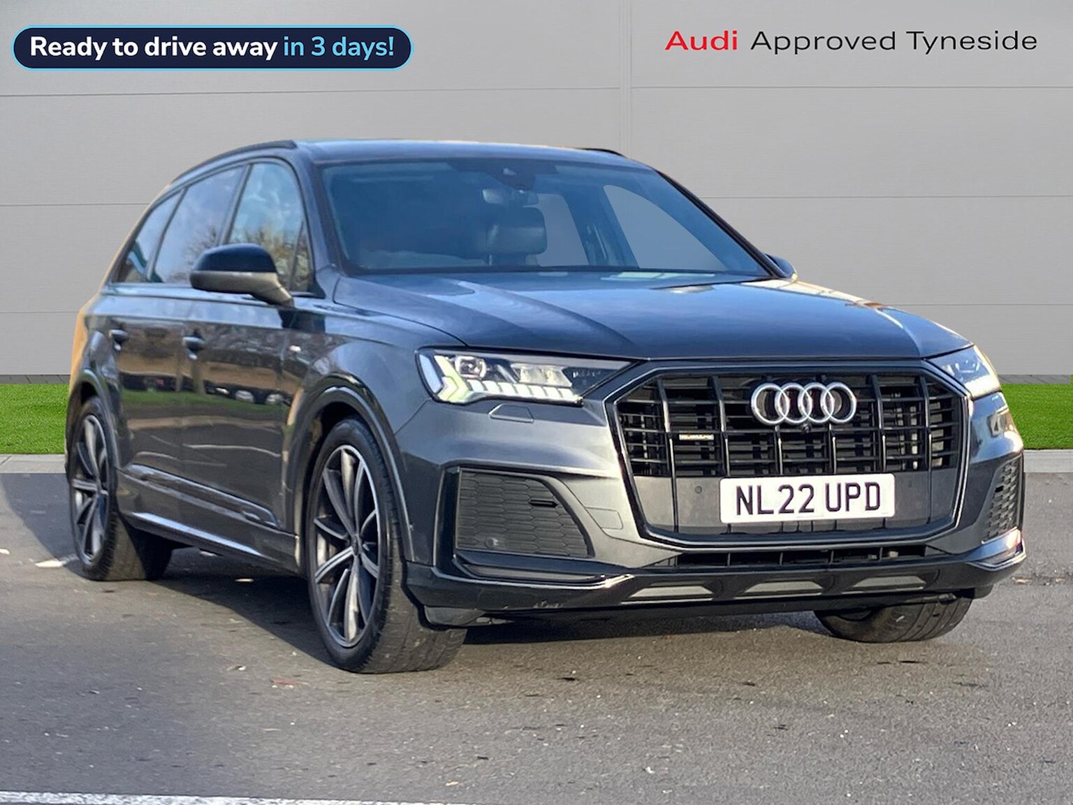 Main listing image - Audi Q7