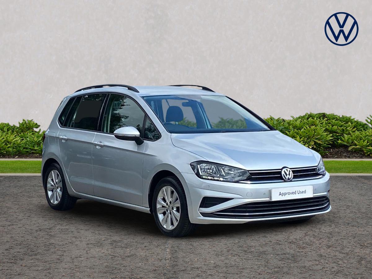 Main listing image - Volkswagen Golf SV
