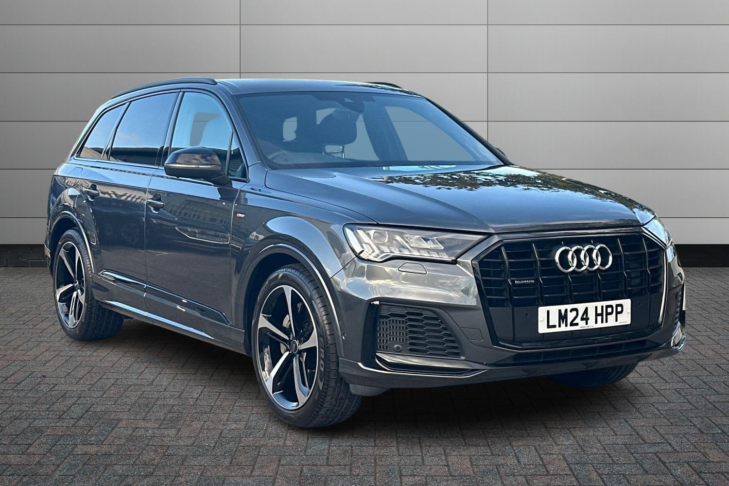 Main listing image - Audi Q7