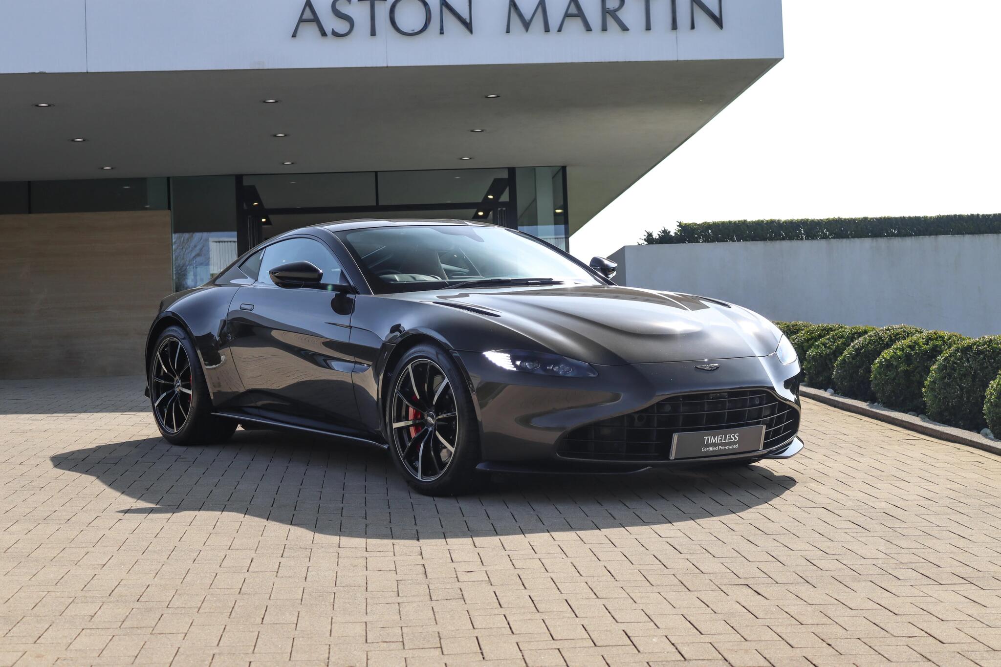 Main listing image - Aston Martin Vantage