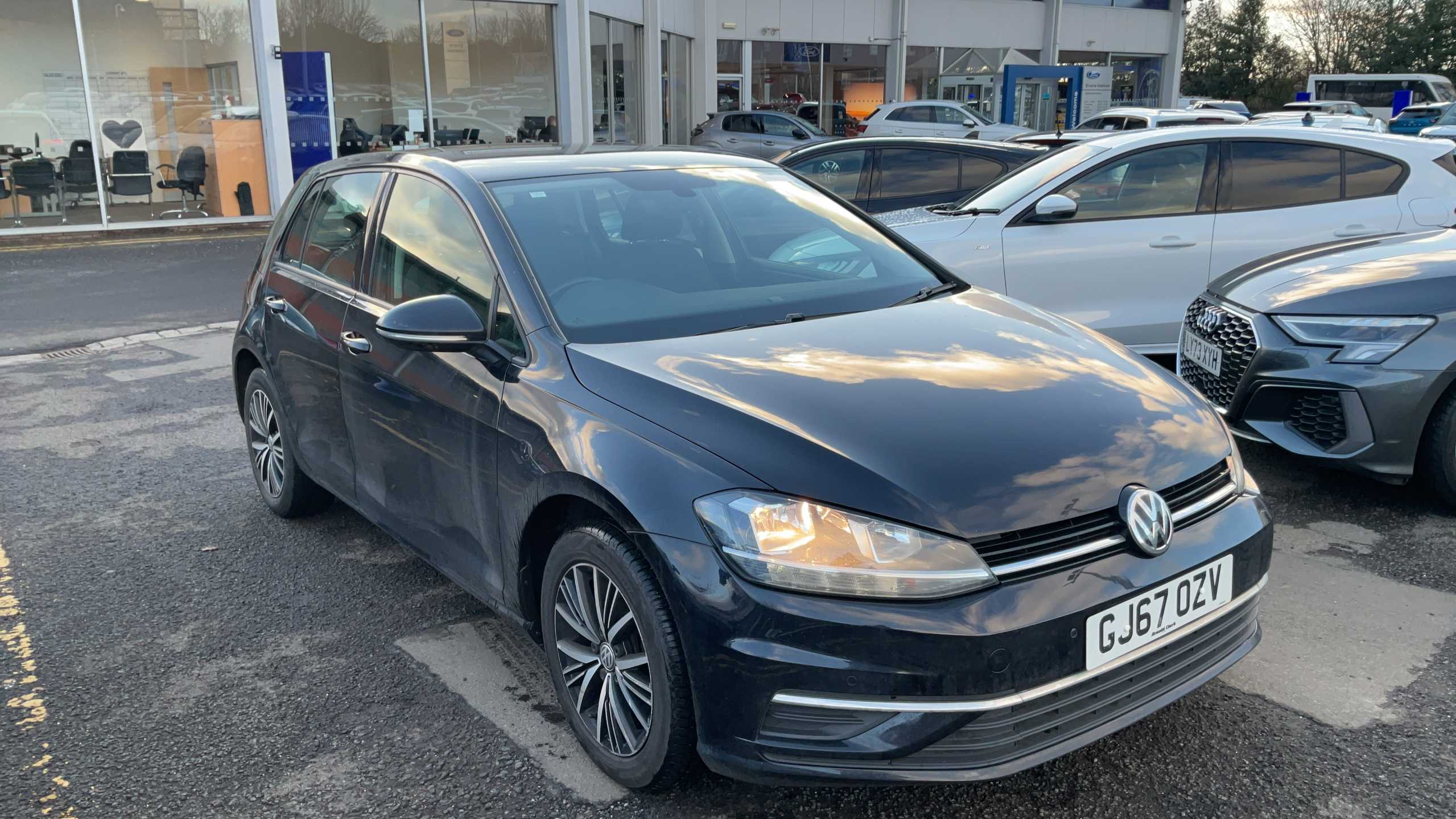 Main listing image - Volkswagen Golf