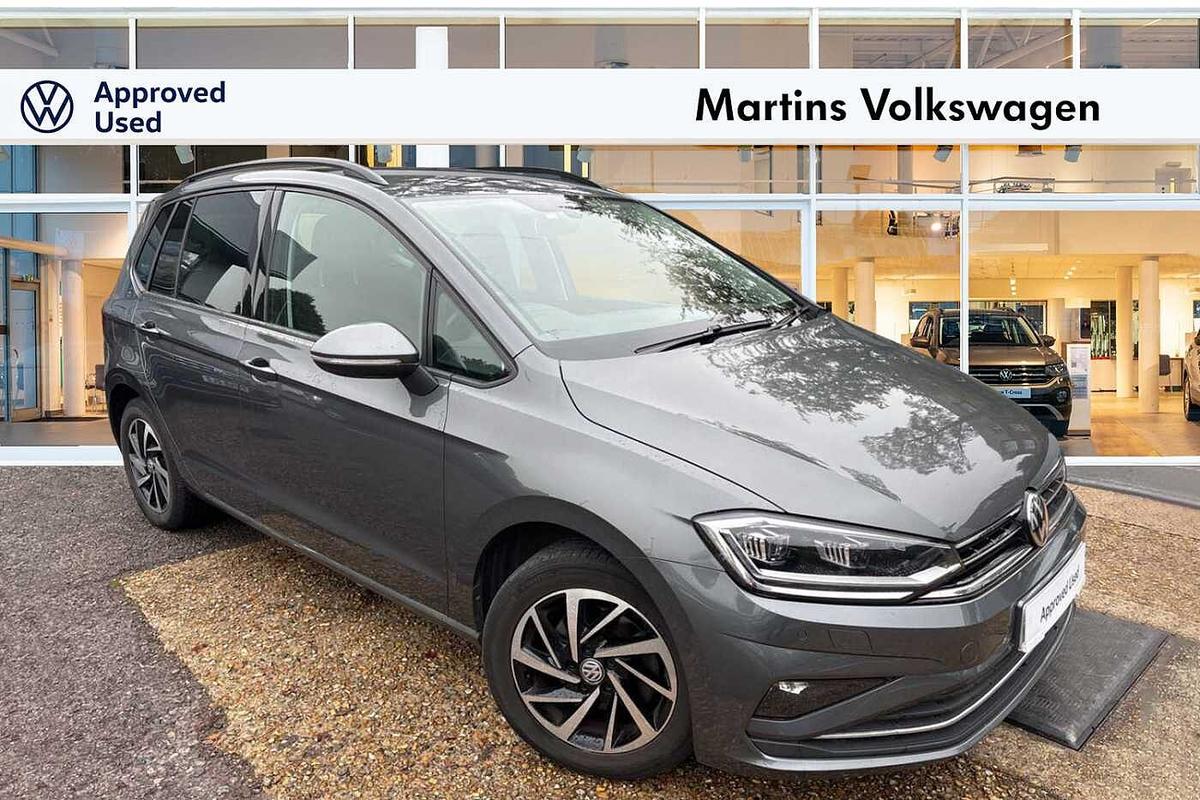 Main listing image - Volkswagen Golf SV