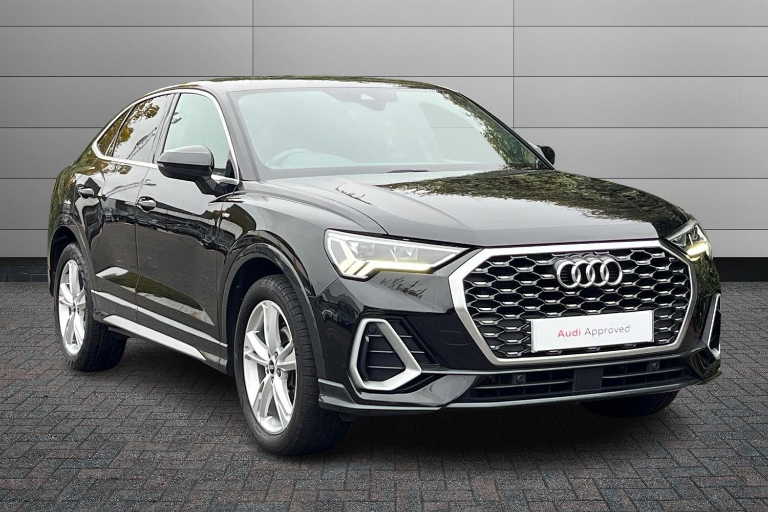 Main listing image - Audi Q3