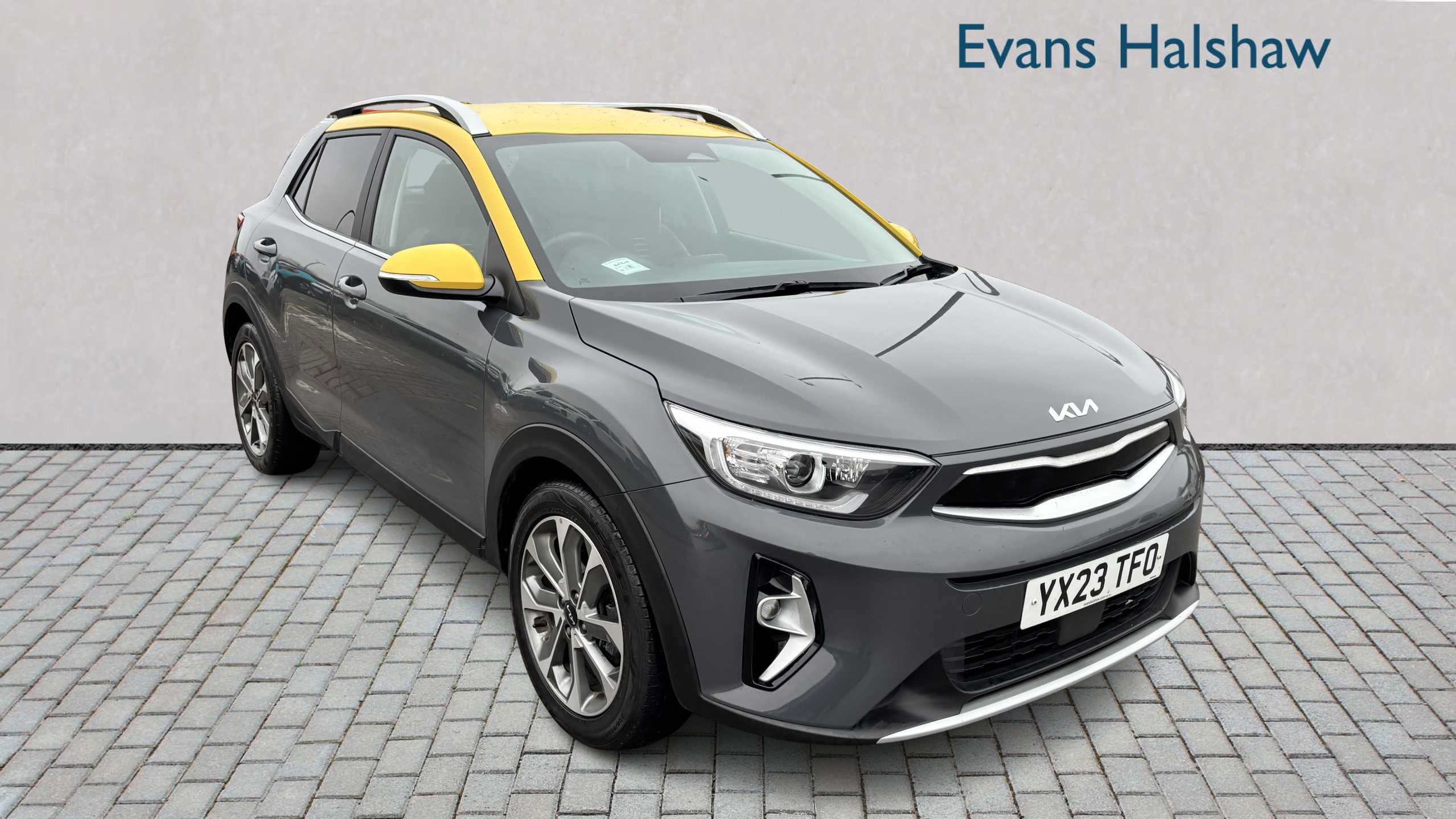 Main listing image - Kia Stonic