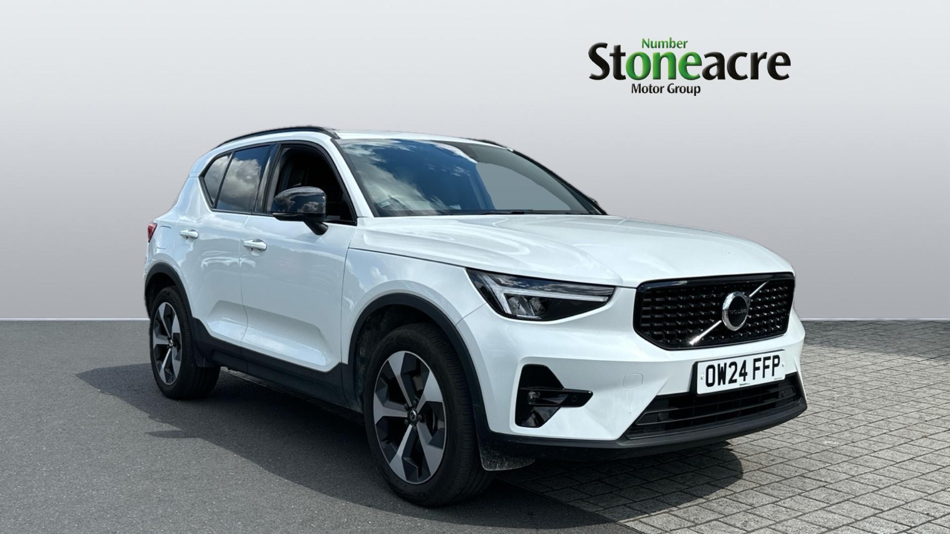 Main listing image - Volvo XC40