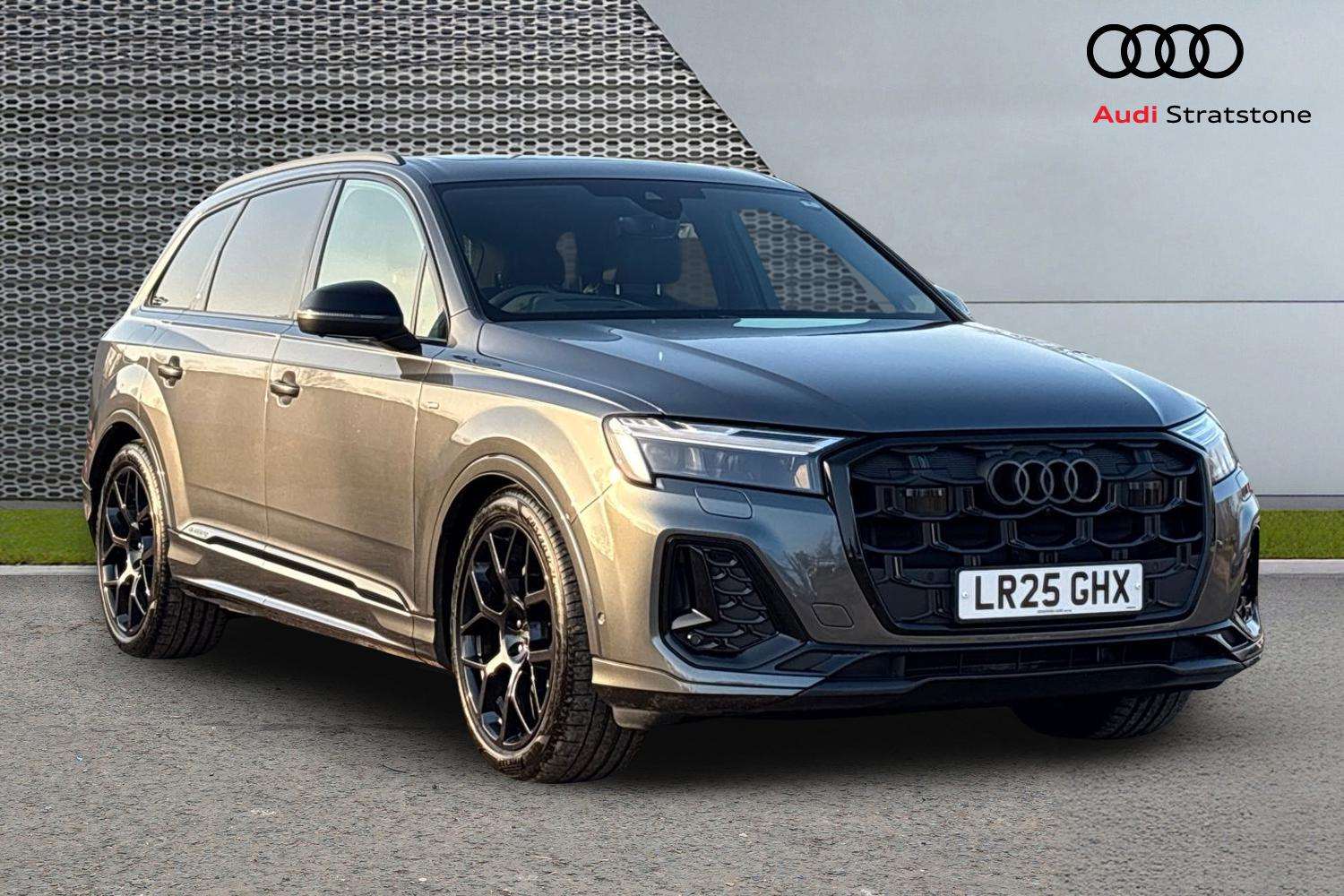 Main listing image - Audi Q7