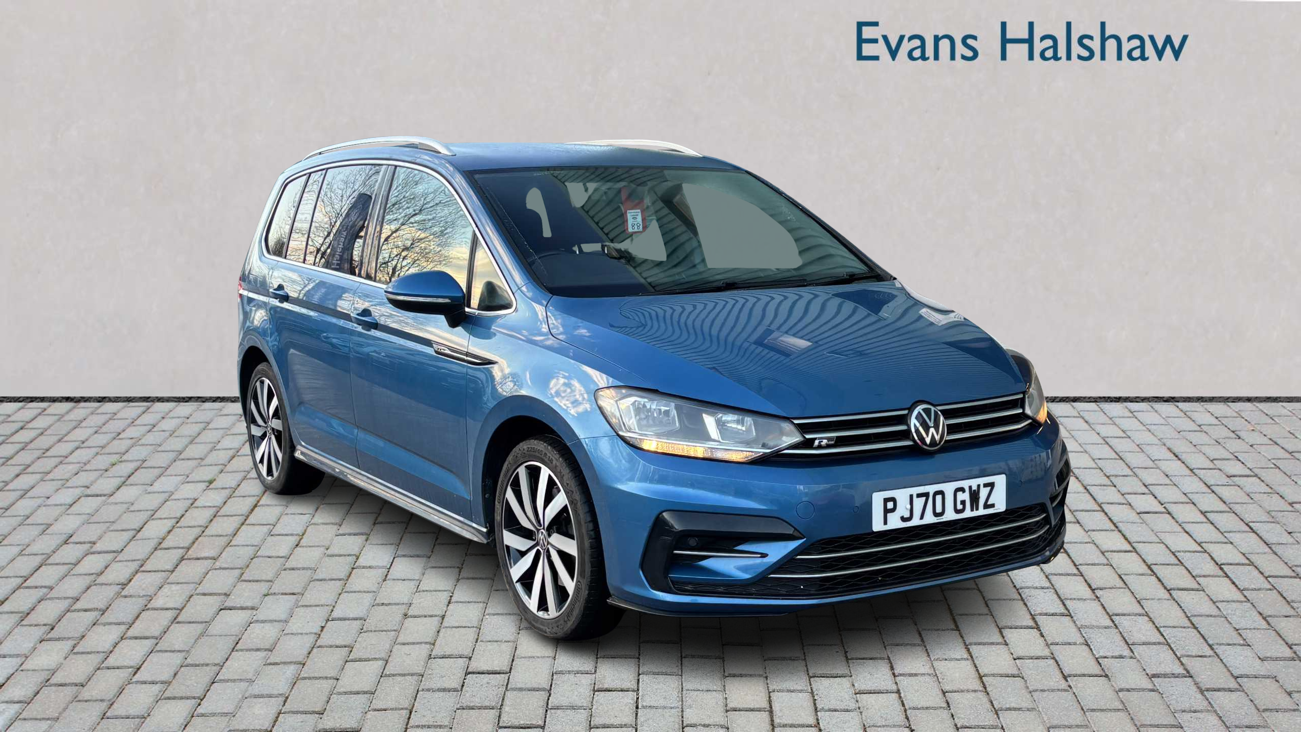 Main listing image - Volkswagen Touran