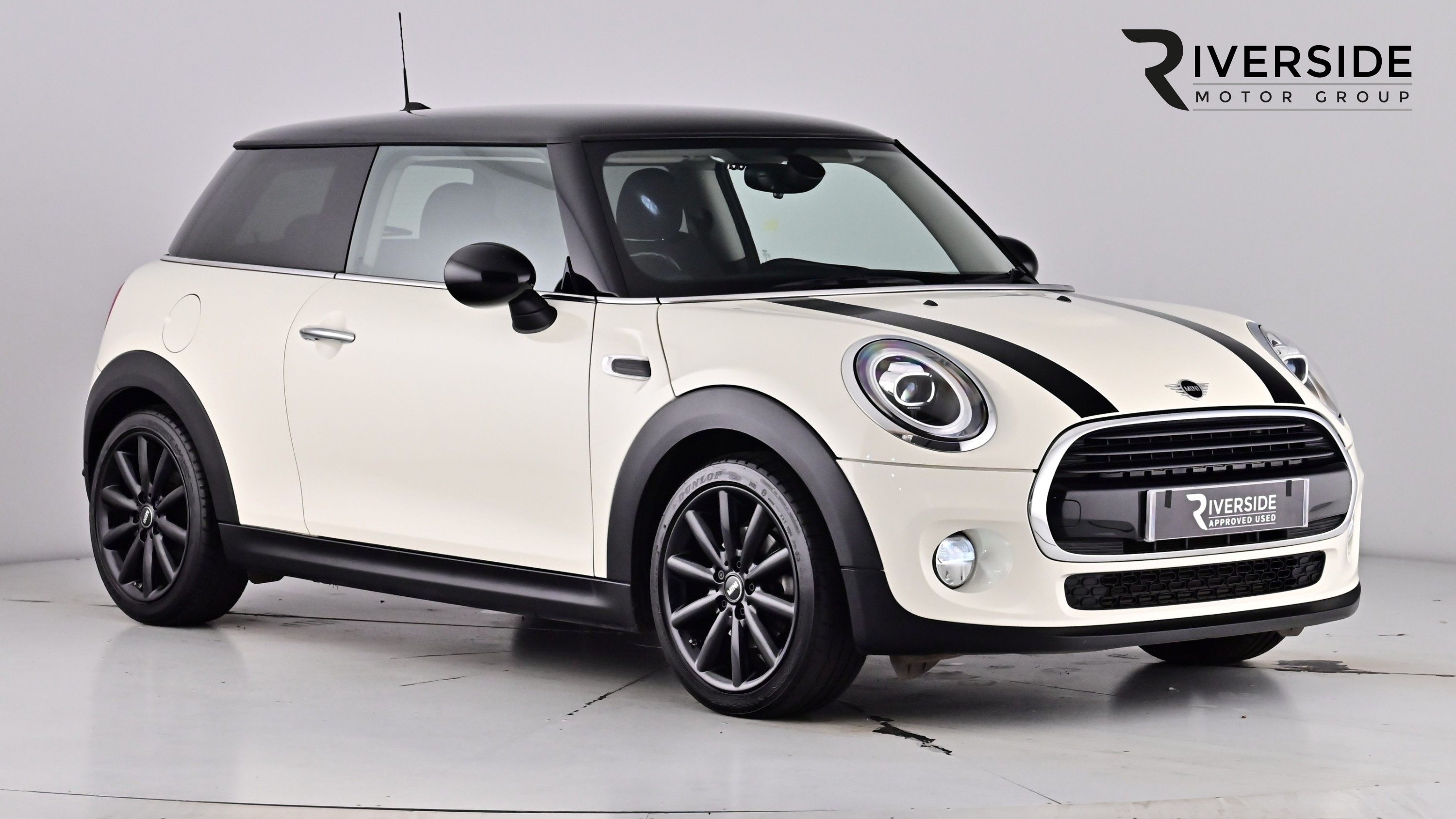 Main listing image - MINI Hatchback